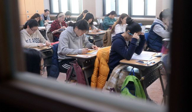 Suneung là cuộc chiến hầu hết người Hàn Quốc phải vượt qua để thành công. Ảnh: Korea Herald. Suneung là cuộc chiến hầu hết người Hàn Quốc phải vượt qua để thành công. Ảnh: Korea Herald.