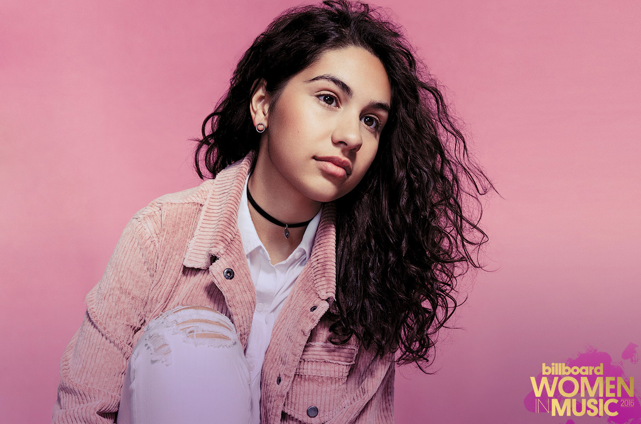 Alessia có những thành công nhất định và những bước đà mà không phải nghệ sĩ trẻ nào cũng may mắn có được.