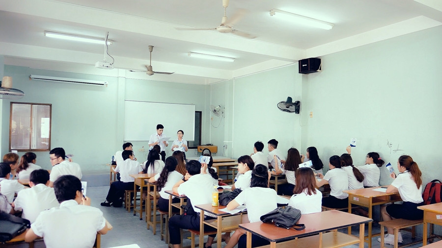 Năm nay, trường đã đón các "tân binh" khóa 12. Năm nay, trường đã đón các "tân binh" khóa 12.