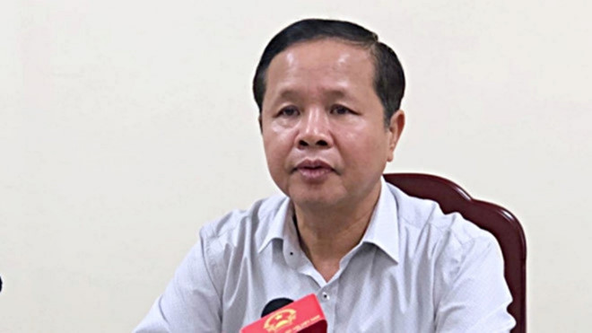 Giám đốc Sở Giáo dục - Đào tạo Hòa Bình Bùi Trọng Đắc đang bị đề nghị cách chức do để xảy ra bê bối gian lận thi cử tại tỉnh này. Ảnh: Quý Hiên. Giám đốc Sở Giáo dục - Đào tạo Hòa Bình Bùi Trọng Đắc đang bị đề nghị cách chức do để xảy ra bê bối gian lận thi cử tại tỉnh này. Ảnh: Quý Hiên.