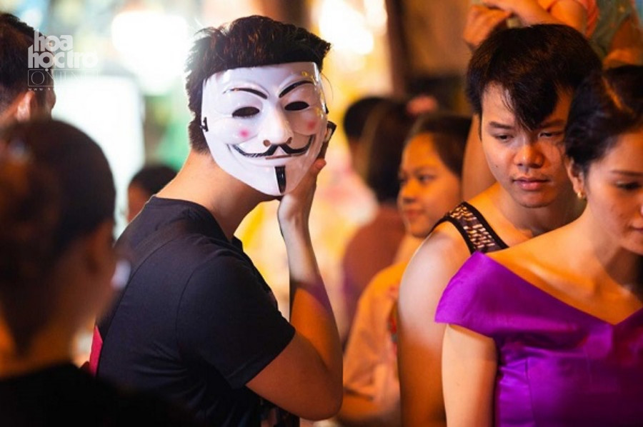 Nhiều bạn nam thì coi đây là dịp để hóa trang thành những nhân vật cá tính mà mình thích. Nhiều bạn nam thì coi đây là dịp để hóa trang thành những nhân vật cá tính mà mình thích.