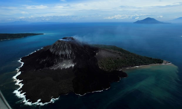 Núi lửa Krakatoa tại eo biển Sunda. Ảnh: Reuters. Núi lửa Krakatoa tại eo biển Sunda. Ảnh: Reuters.