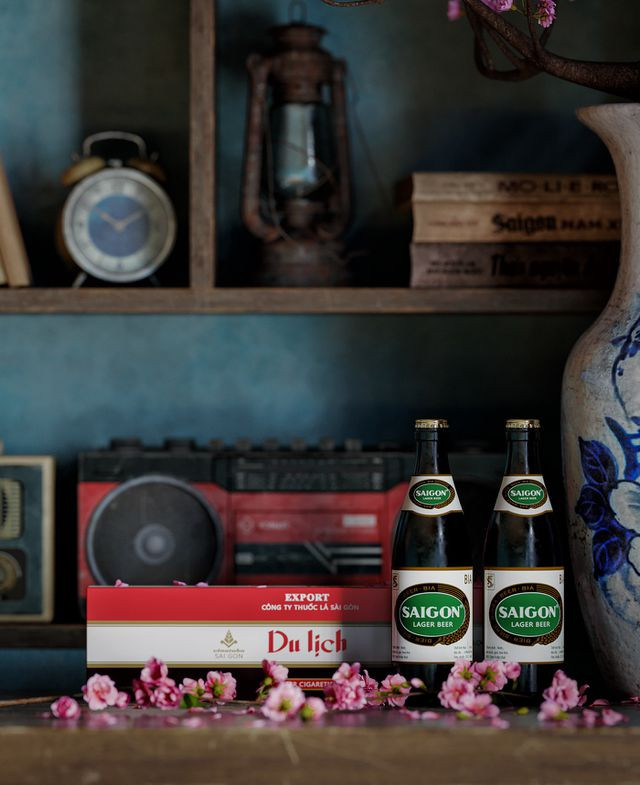 Những bông hoa đào rụng, thuốc là và bia, những thứ không thể thiếu trong ngày Tết Những bông hoa đào rụng, thuốc là và bia, những thứ không thể thiếu trong ngày Tết
