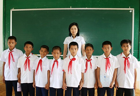 Từ những ngày còn đi học cả hai đã tỏ ra rất nổi trội Văn Toàn (giữa) và Công Phượng (ngoài cùng bên phải). Từ những ngày còn đi học cả hai đã tỏ ra rất nổi trội Văn Toàn (giữa) và Công Phượng (ngoài cùng bên phải).