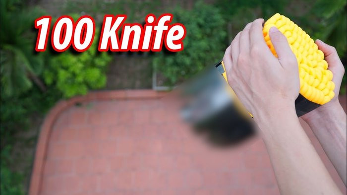 Đoạn vlog “Thả 100 cái dao trên cao xuống” của YouTuber NTN gây tranh cãi không ít trong cộng đồng mạng. Đoạn vlog “Thả 100 cái dao trên cao xuống” của YouTuber NTN gây tranh cãi không ít trong cộng đồng mạng.