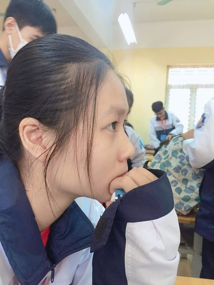 ... sau đó cho lên miệng. ... sau đó cho lên miệng.