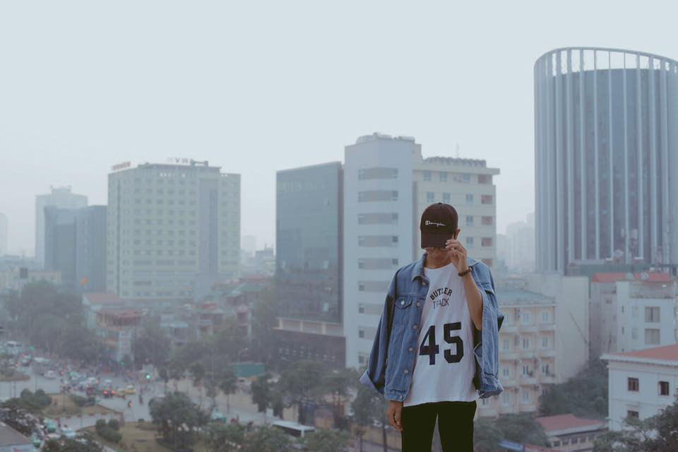 Nhờ phần hiên nhô ra khá rộng rãi, đây chính là địa điểm cho ra đời những màn sống ảo cực phiêu (Ảnh: Fb Nguyễn Bình Tâm)