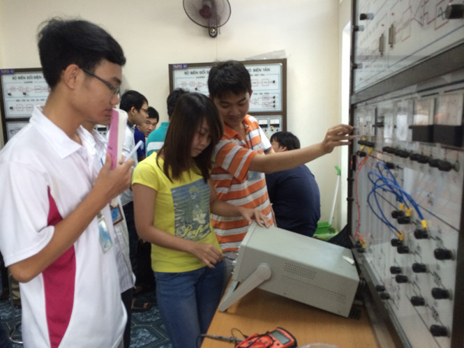 Sinh viên Trường ĐH Bách khoa TP.HCM trong giờ thực hành. Ảnh: HÀ ÁNH. Sinh viên Trường ĐH Bách khoa TP.HCM trong giờ thực hành. Ảnh: HÀ ÁNH.