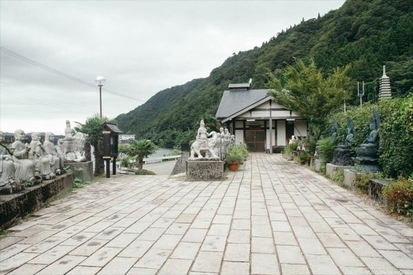 Ngày nay, công viên thỉnh thoảng đón nhận vài sự ghé qua của khách du lịch. Và tất nhiên, chẳng có ai ở lại khi trời sẩm tối cả. Ngày nay, công viên thỉnh thoảng đón nhận vài sự ghé qua của khách du lịch. Và tất nhiên, chẳng có ai ở lại khi trời sẩm tối cả.