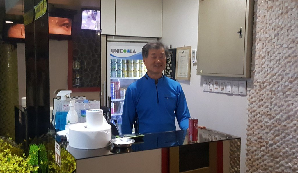 Min Heung-ki - một chủ sở hữu noraebang ở Seoul. Ảnh: David Lee. Min Heung-ki - một chủ sở hữu noraebang ở Seoul. Ảnh: David Lee.