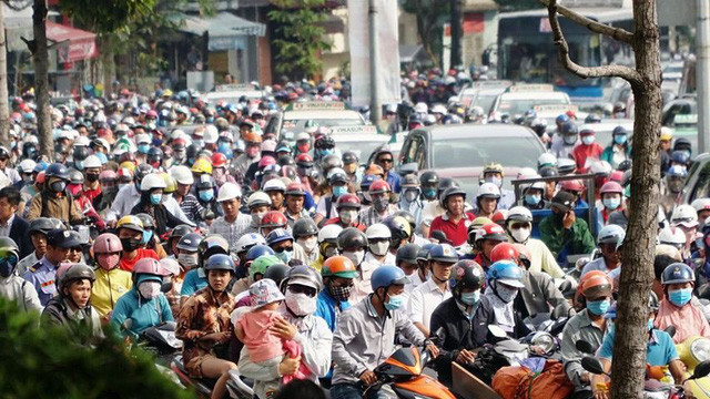 Giao thông nhiều tuyến đường từ các quận phía Đông TP vào trung tâm Sài Gòn bị ùn tắc nghiêm trọng vào giờ cao điểm sáng đầu tuần. Giao thông nhiều tuyến đường từ các quận phía Đông TP vào trung tâm Sài Gòn bị ùn tắc nghiêm trọng vào giờ cao điểm sáng đầu tuần.