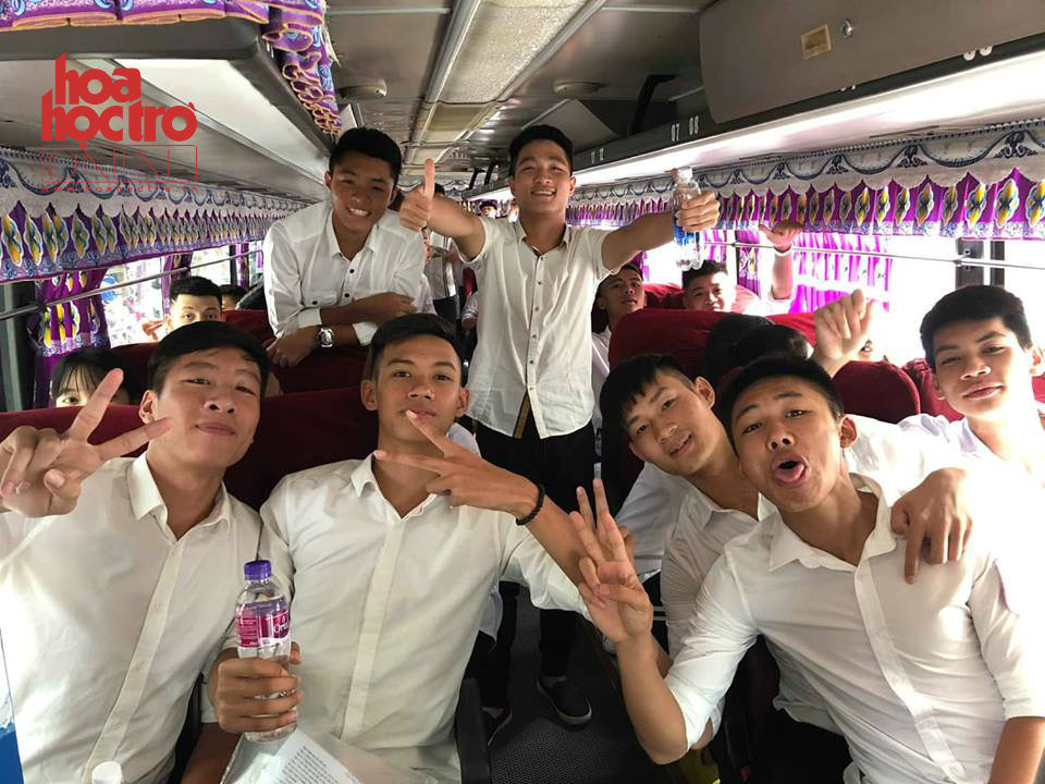 Không khí trên xe lúc nào cũng vui nhộn, lạc quan và hài hước thế này đây!