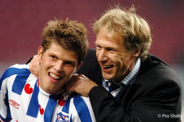 Ông Gertjan Verbeek (phải) chính là người đưa Klaas-Jan Huntelaar bước ra ánh sáng khi cả hai còn phục vụ Heerenveen giai đoạn 2004-2006. Ảnh: Pro Shots. Ông Gertjan Verbeek (phải) chính là người đưa Klaas-Jan Huntelaar bước ra ánh sáng khi cả hai còn phục vụ Heerenveen giai đoạn 2004-2006. Ảnh: Pro Shots.
