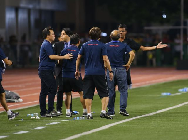 HLV Park Hang Seo nhận thẻ đỏ trong trận đấu chung kết SEA Games 30. HLV Park Hang Seo nhận thẻ đỏ trong trận đấu chung kết SEA Games 30.