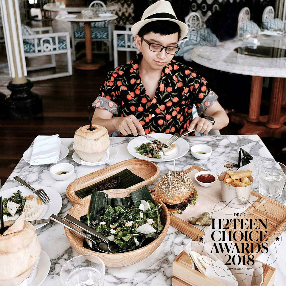 Lê Trung Kiên - 8X Hà Nội nổi tiếng với vai trò là một food blogger, "cha đẻ" của blog ẩm thực đình đám The Pandas' Flavor. Lê Trung Kiên - 8X Hà Nội nổi tiếng với vai trò là một food blogger, "cha đẻ" của blog ẩm thực đình đám The Pandas' Flavor.