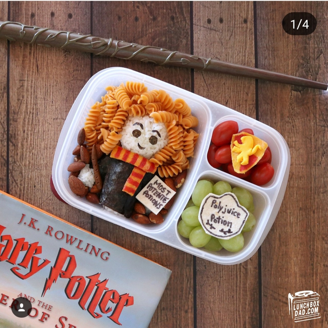 Ba đứa trẻ nhà Beau là fan cuồng Harry Potter chính hiệu nên không khó bắt gặp cậu bé phù thủy trong hộp cơm Beau làm đâu. Ba đứa trẻ nhà Beau là fan cuồng Harry Potter chính hiệu nên không khó bắt gặp cậu bé phù thủy trong hộp cơm Beau làm đâu.