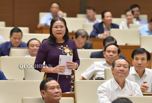 Đại biểu Trần Thị Dung: "Chương trình, sách giáo khoa mới không giảm tải mà còn tăng rất nặng". Đại biểu Trần Thị Dung: "Chương trình, sách giáo khoa mới không giảm tải mà còn tăng rất nặng".