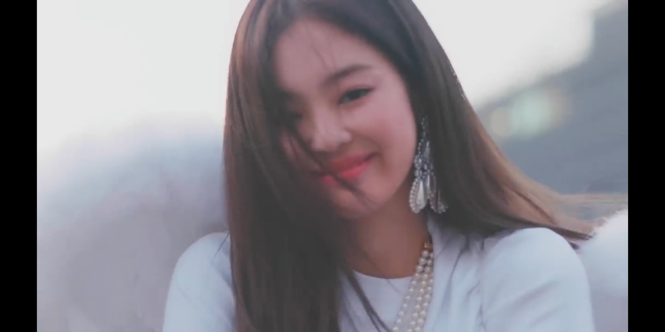 Nụ cười của cô nàng khiến mọi trái tim tan chảy. Nụ cười của cô nàng khiến mọi trái tim tan chảy.