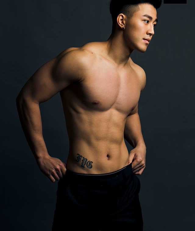 Mẫu hình tượng mà các nam sinh ở trường học "kì lạ" này hướng đến. Mẫu hình tượng mà các nam sinh ở trường học "kì lạ" này hướng đến.