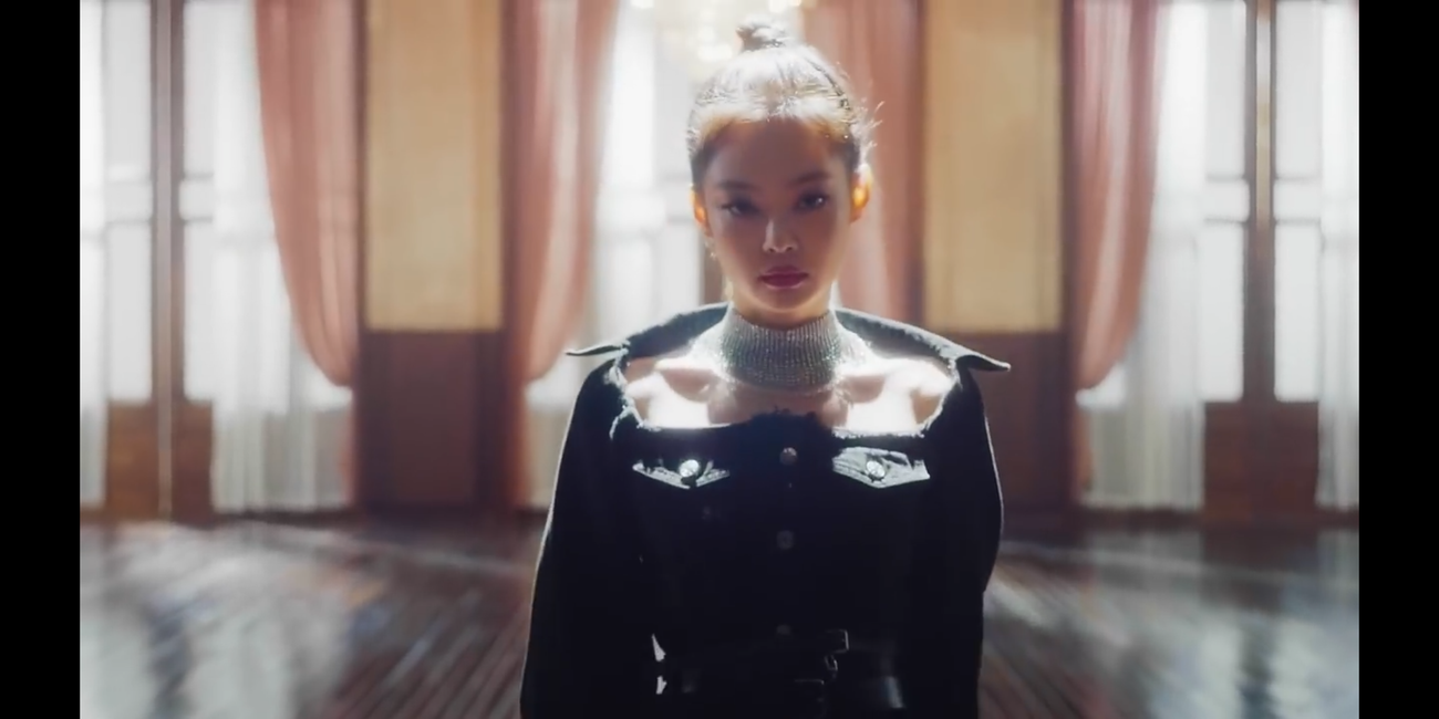 thì Jennie vẫn khiến người xem trầm trồ. thì Jennie vẫn khiến người xem trầm trồ.
