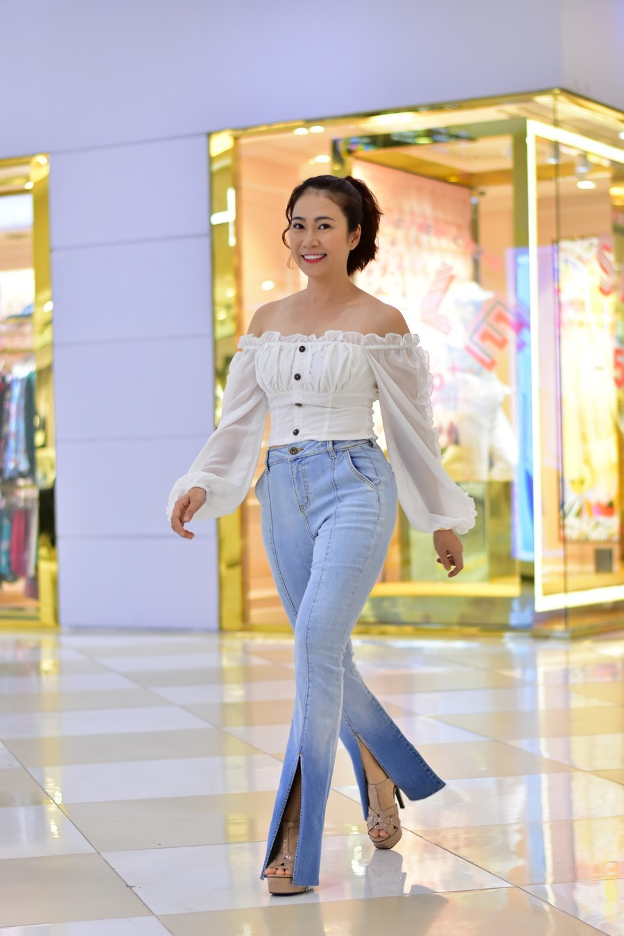 Thanh Thảo tươi tắn xuất hiện tại sự kiện thời trang. Thanh Thảo tươi tắn xuất hiện tại sự kiện thời trang.