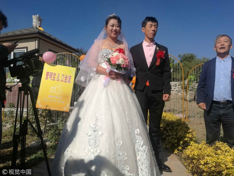 Cặp đôi đã cùng nhau trải qua sóng gió trong đời. Cặp đôi đã cùng nhau trải qua sóng gió trong đời.