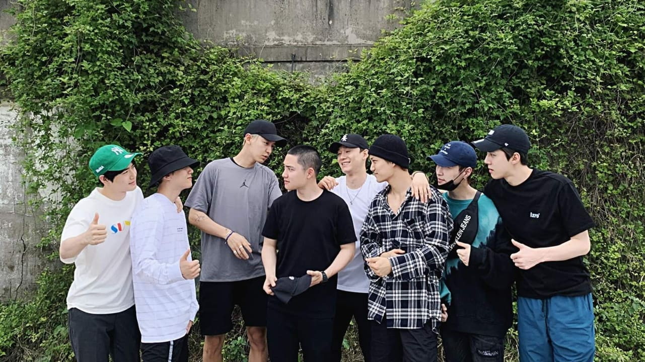 Các thành viên EXO tạm biệt D.O. Các thành viên EXO tạm biệt D.O.