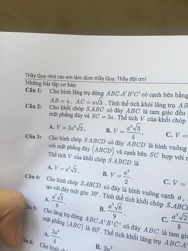 Những câu nhắn nhủ hài hước của giáo viên dành cho học sinh trên mỗi bộ đề cương. Ảnh: FB. Những câu nhắn nhủ hài hước của giáo viên dành cho học sinh trên mỗi bộ đề cương. Ảnh: FB.
