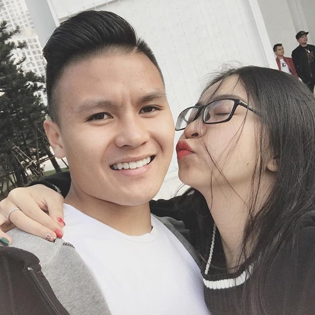 Hình ảnh tình bể tình của cặp đôi bỗng xuất hiện rất ít trên Instagram của cô gái. Hình ảnh tình bể tình của cặp đôi bỗng xuất hiện rất ít trên Instagram của cô gái.