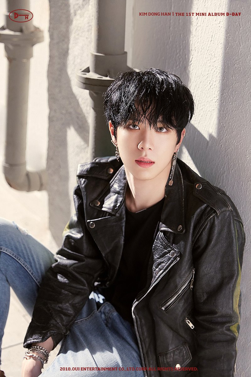 Kim Dong Han - anh chàng từng lọt top 35 của Produce 101 mùa 2 và hiện đang hoạt động với tư cách ca sĩ solo. Kim Dong Han - anh chàng từng lọt top 35 của Produce 101 mùa 2 và hiện đang hoạt động với tư cách ca sĩ solo.