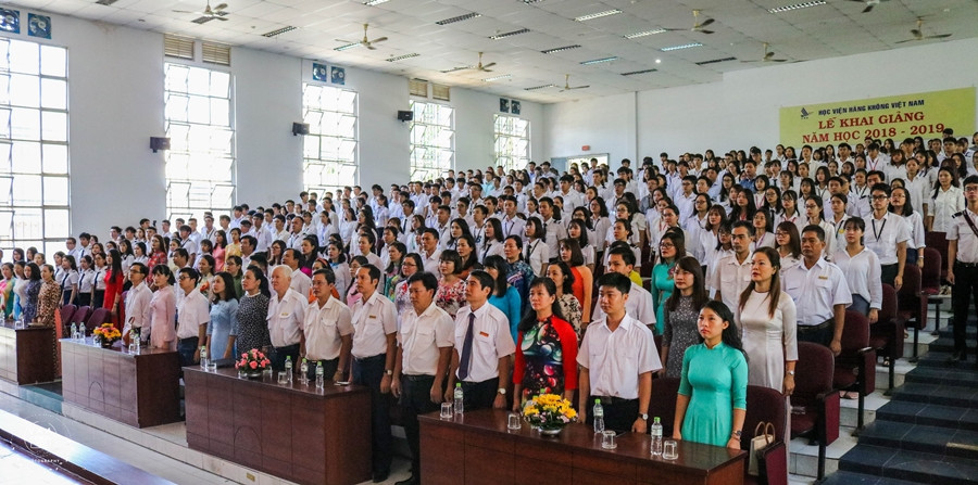 Nếu ghé thăm trường vào những sự kiện lớn, bạn sẽ bắt gặp hình ảnh các bạn sinh viên đồng loạt mặc đồng phục. Nếu ghé thăm trường vào những sự kiện lớn, bạn sẽ bắt gặp hình ảnh các bạn sinh viên đồng loạt mặc đồng phục.