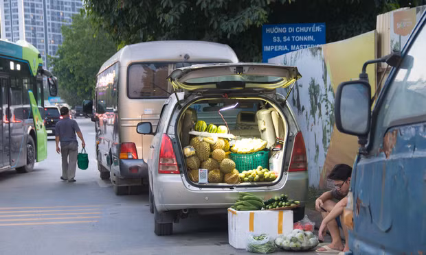 Muôn kiểu bán hàng 'du kích' thời dẹp vỉa hè Hà Nội
