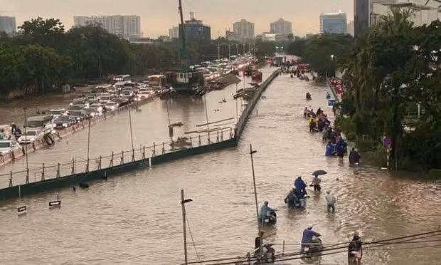 Hà Nội lý giải nguyên nhân khu vực Long Biên ngập sau trận mưa lớn 