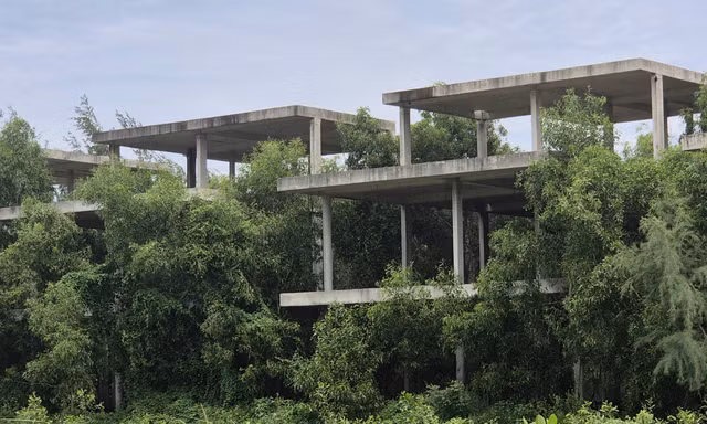 Những dự án nghỉ dưỡng 'trơ khung' bên cung đường ven biển Hồ Tràm
