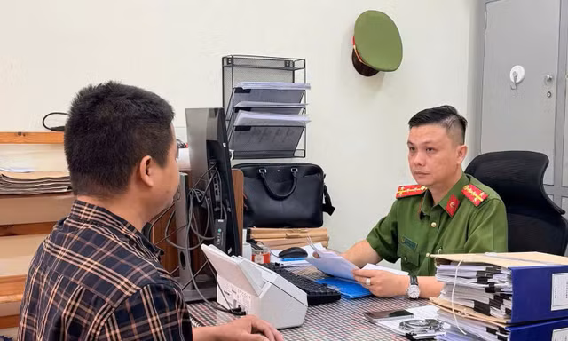 Khởi tố giám đốc bán gần 34 nghìn cuốn sách giáo khoa giả