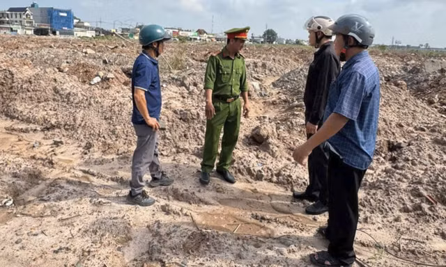Đồng Nai bắt quả tang nhóm người đổ trái phép gần 12.000 m3 chất thải
