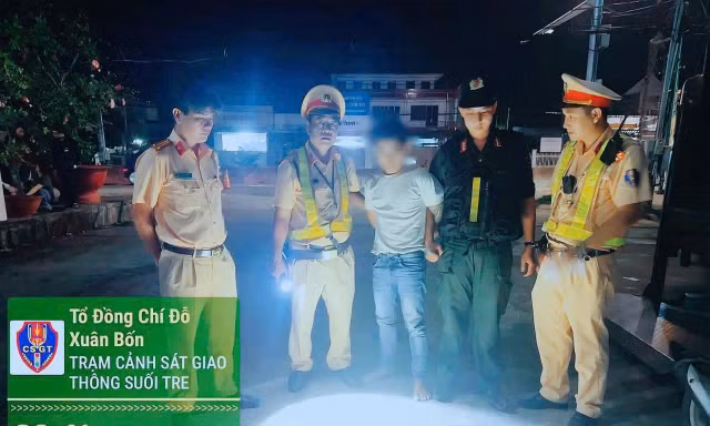 Mang ma túy, chống đối CSGT rồi tăng ga bỏ chạy 