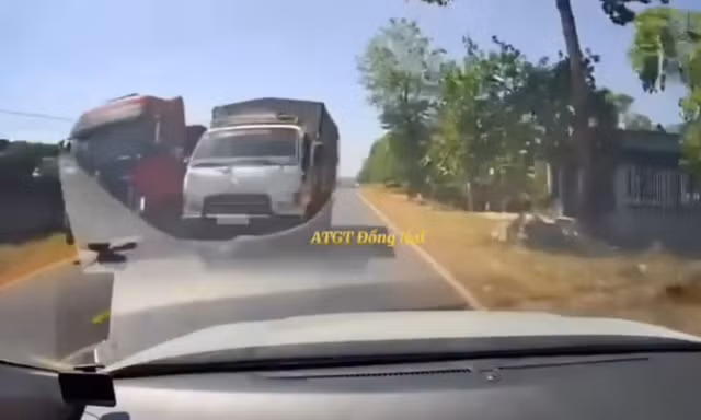 Video: Tài xế xe tải vượt ẩu bất chấp nguy hiểm bị công an mời làm việc