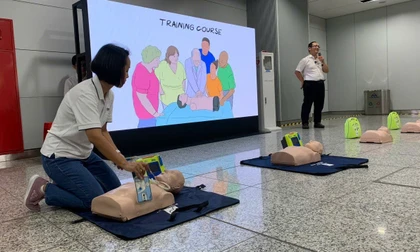 Trang bị thiết bị cứu người bị ngưng tim đột ngột ở metro số 1 TPHCM