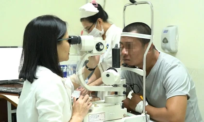 Suýt mù vì bị đâm rách nhãn cầu, cảnh báo về tai nạn lao động mùa Tết