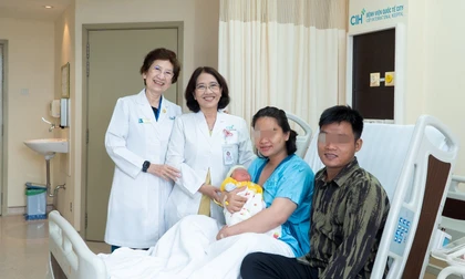 Vi phẫu tìm tinh trùng giúp người đàn ông vô sinh được làm cha