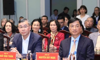 100% cử tri thống nhất giới thiệu ông Nguyễn Duy Ngọc và ông Ngô Văn Tuấn ứng cử ĐBQH