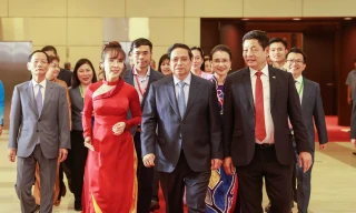 Thủ tướng mong các doanh nhân vượt qua chính mình, vươn ra biển lớn