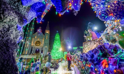 Xóm đạo lớn nhất TPHCM lung linh đón Giáng sinh