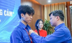 Trao tặng Huy hiệu "Tuổi trẻ dũng cảm" cho nam sinh ĐH Bách Khoa cứu người trong đám cháy