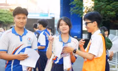 Đề thi Đánh giá năng lực của ĐH Quốc gia TP.HCM khiến thí sinh “căng não” đến phút cuối