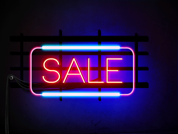 Sao cứ đợi tôi mua đủ đồ rồi mới treo bảng sale hẳn 50% vậy?
