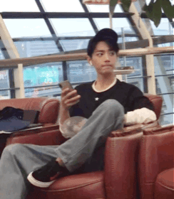 Hành động thiếu lịch sự ở nơi công cộng