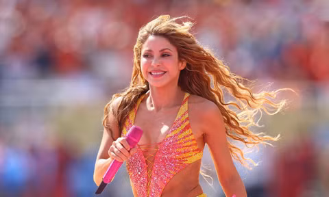 Shakira, Ronaldo 'béo' đốt nóng khán đài 80.000 người ở chung kết World Cup