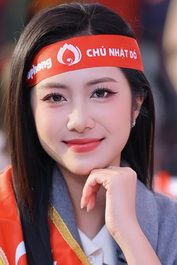 Hà Trúc Linh: 'Tôi ấn tượng khi sinh viên đến Chủ Nhật Đỏ đông và nhiệt huyết đến vậy'